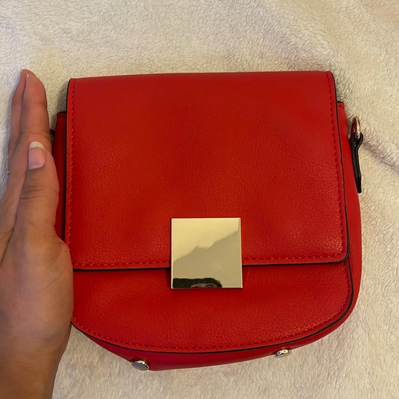 Red Crossbody Bag with chain link strap and gold buckle from ZARA - Picture 9 of 9